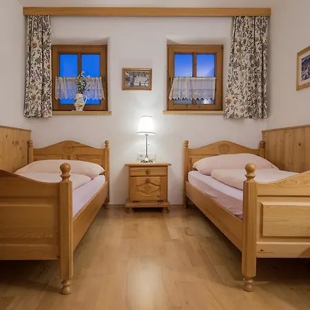 Aparthaus Bergfuehrer Harald Gleirscher * Neustift im Stubaital